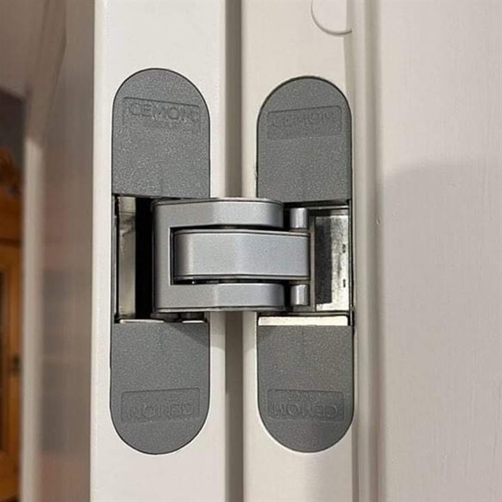 Hvid dørkarm m/skjulte hængsler, 121 mm, NCS S 0502-Y